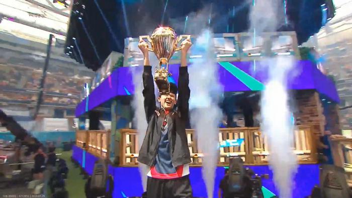 单排决赛冠军Bugha8